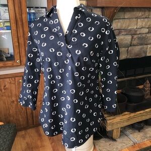 CHICOS SIZE 0 XS/S BLACK PULLOVER V/NECK TOP WITH ABSTRACT CIRCLES 3/4 SLEEVE